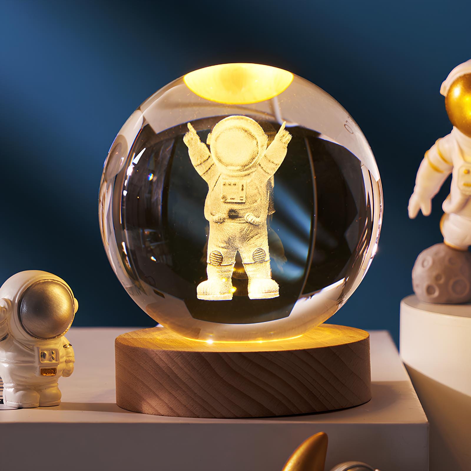 Verthara 3D Crystal Balls LED Light Astronaut