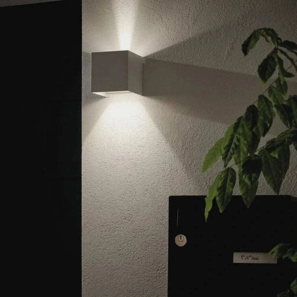 Verthara Adjustable LED Wall Light