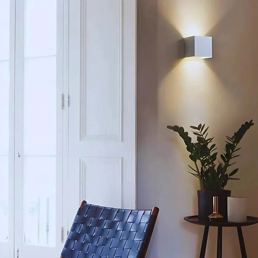 Verthara Adjustable LED Wall Light
