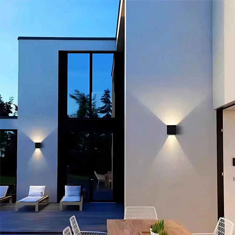 Verthara Adjustable LED Wall Light