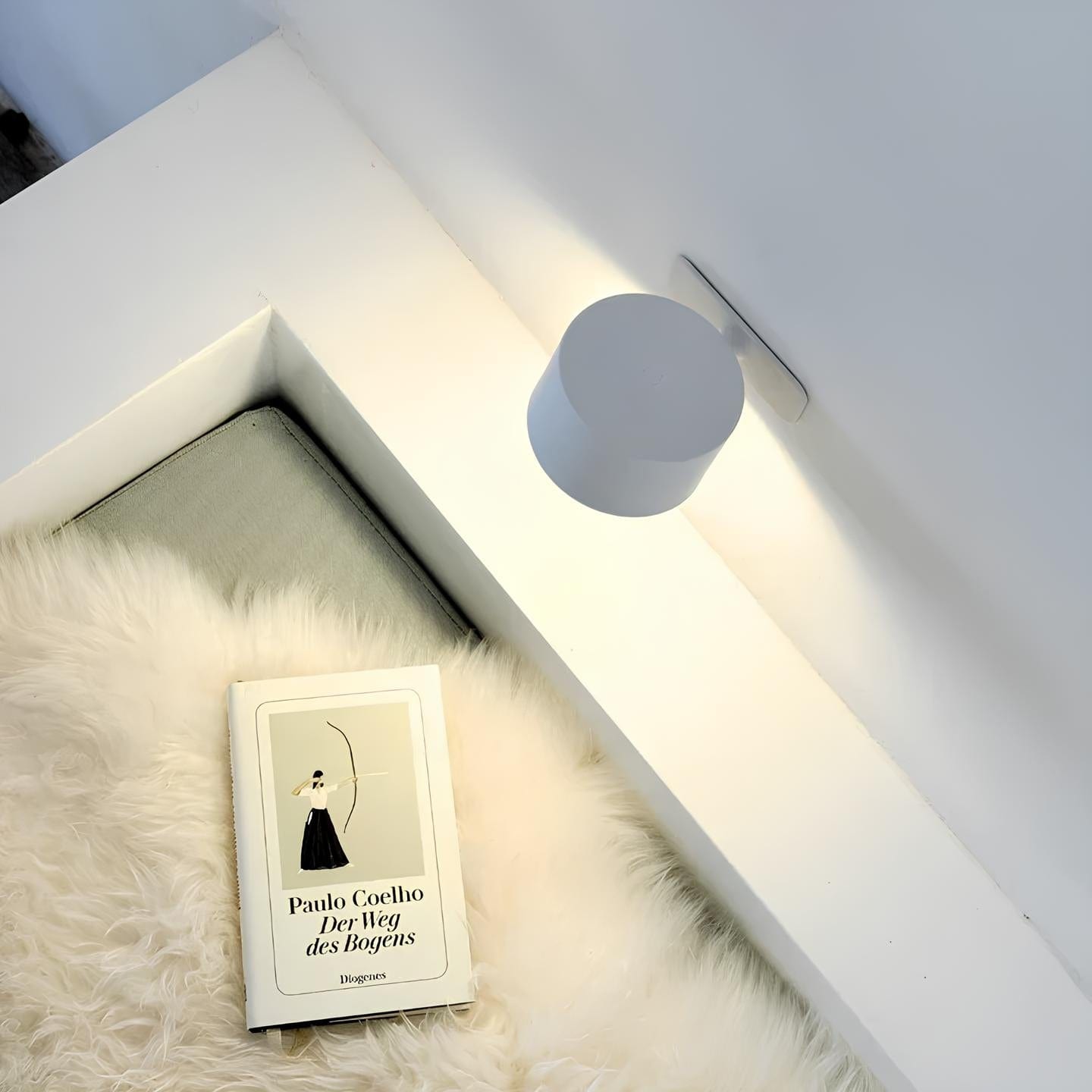 Verthara Cordless Wall Lamp - Battery Operated Light - Ambilume