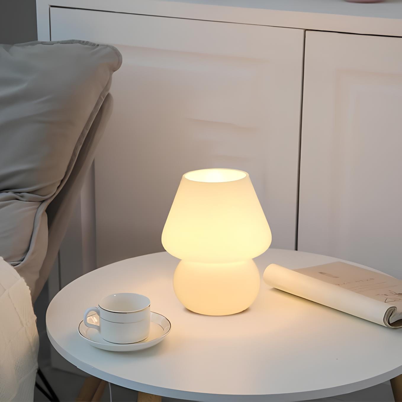 Verthara Hand-Blown Glass Mushroom Table Lamp