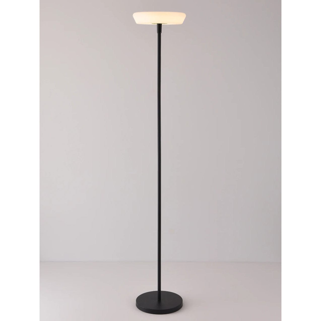 Verthara Solar Powered Outdoor Floor Lamp with Adjustable Height – IP54 Waterproof Garden Light for Patios and Pools B Style